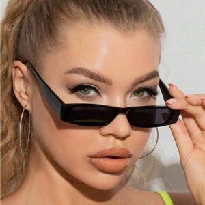 Chic Black Sunglasses
